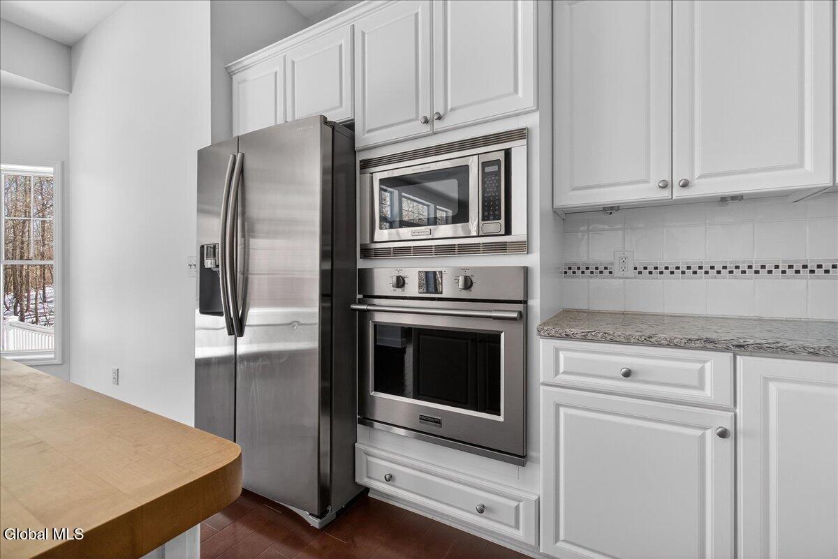 19 Highview Way Halfmoon, NY 12118 - Photo 19 of 76 Double Wall Oven!