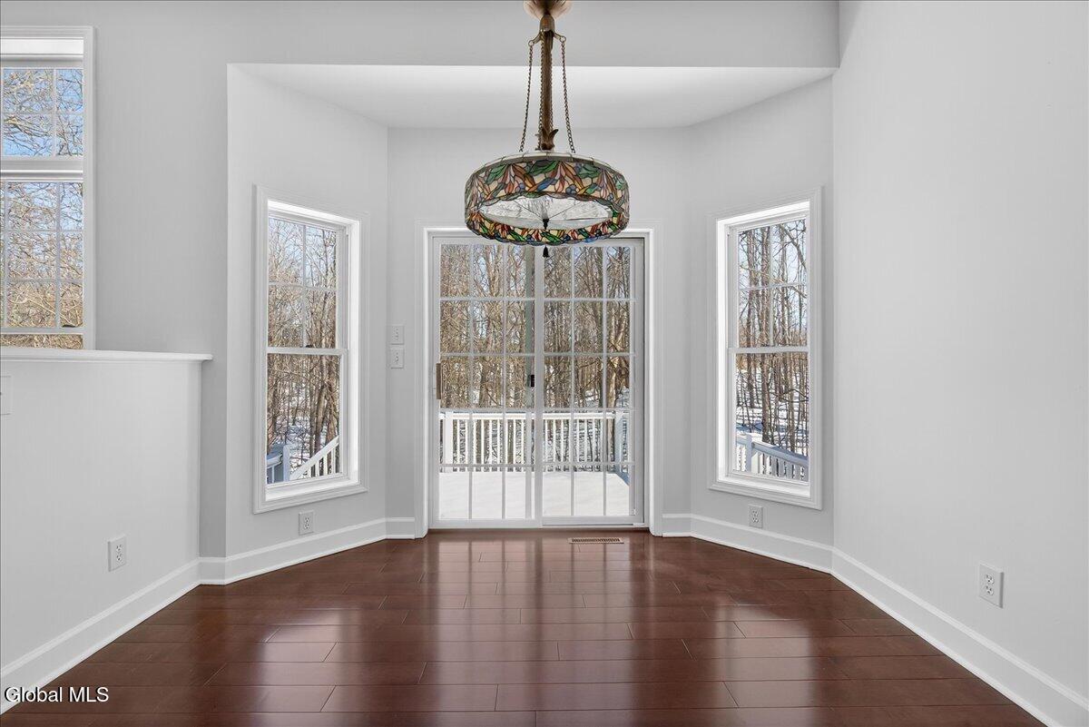 19 Highview Way Halfmoon, NY 12118 - Photo 23 of 76 Bump Out Breakfast Nook!