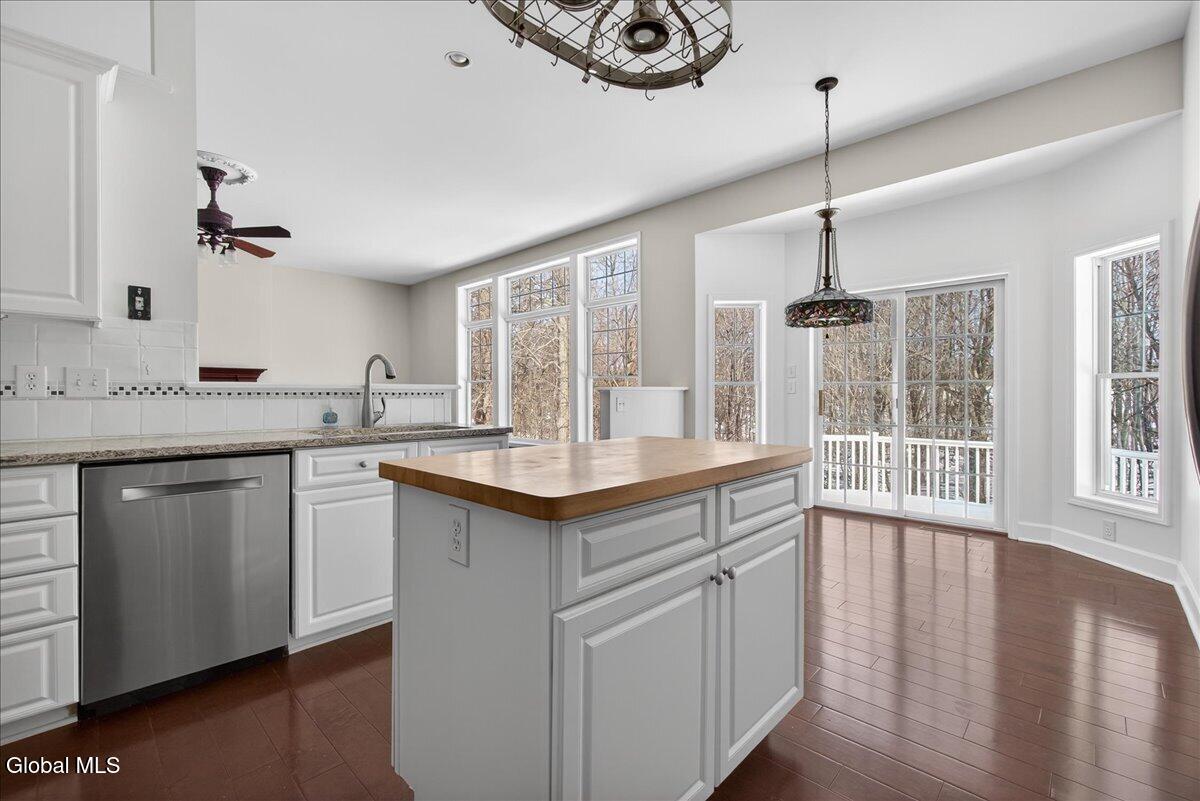19 Highview Way Halfmoon, NY 12118 - Photo 25 of 76 Recess Lighting Throughout!