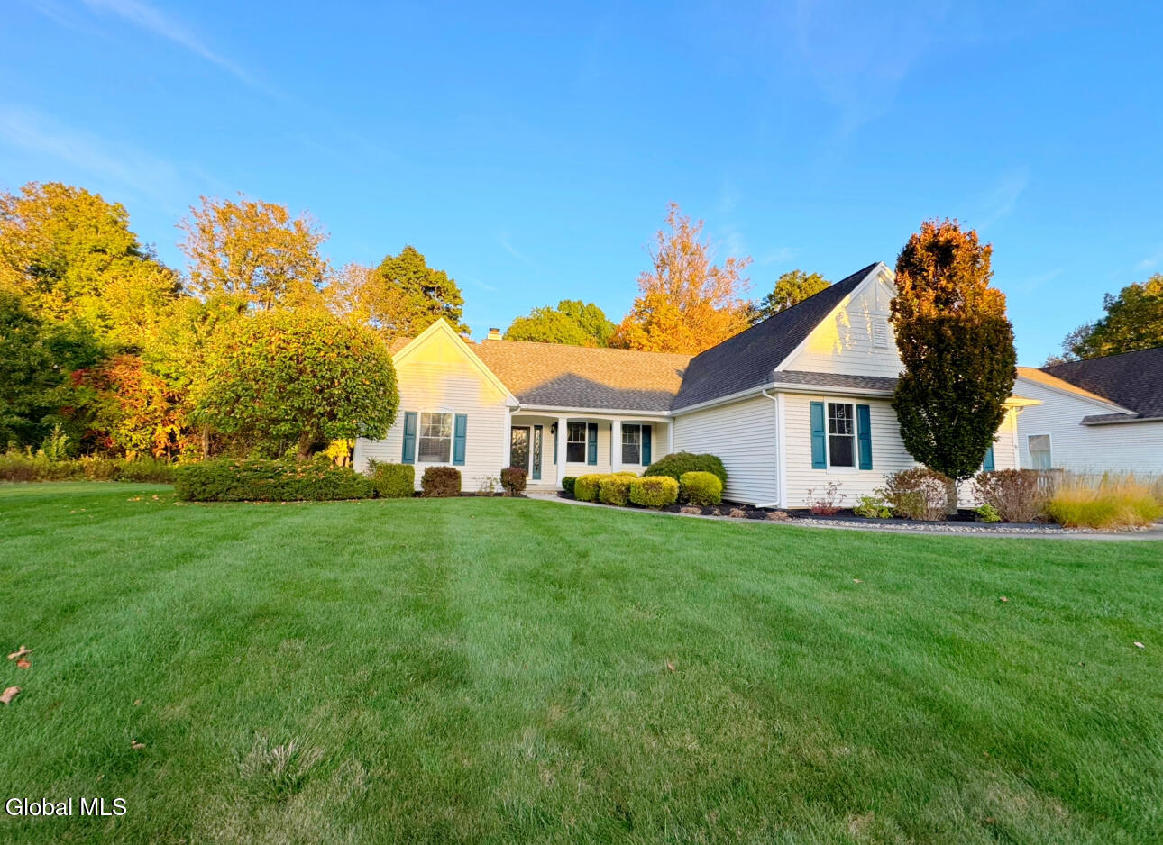 19 Highview Way Halfmoon, NY 12118 - Photo 2 of 76 Desirable 'Prospect Meadows'