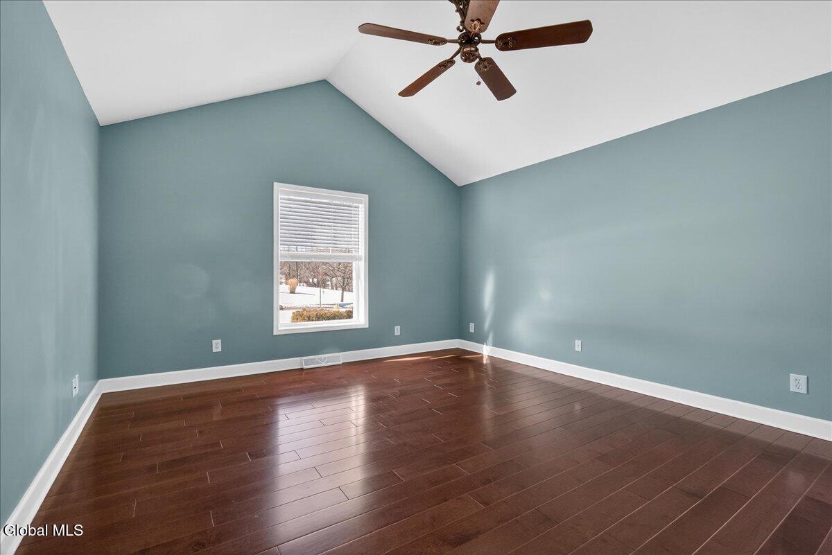 19 Highview Way Halfmoon, NY 12118 - Photo 30 of 76 cathedral ceiling