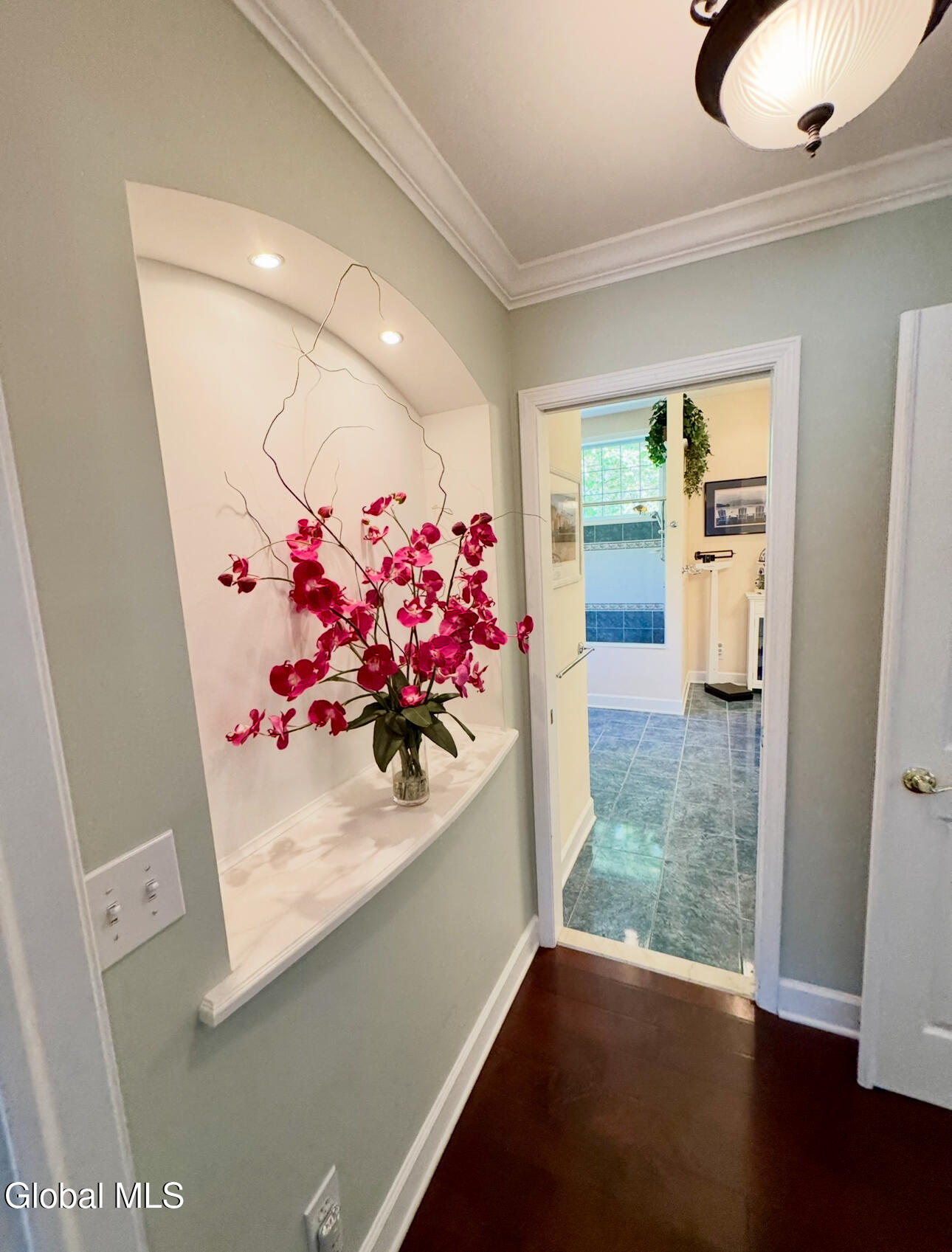 19 Highview Way Halfmoon, NY 12118 - Photo 33 of 76 Display Wall Nook!