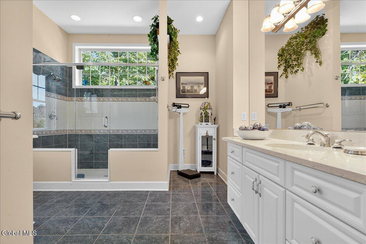 19 Highview Way Halfmoon, NY 12118 - Photo 34 of 76 Spa Like Bathroom!