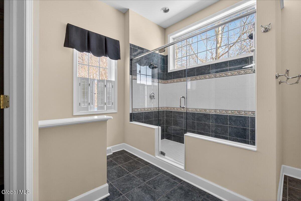 19 Highview Way Halfmoon, NY 12118 - Photo 37 of 76 Oversized Shower w/Transom!