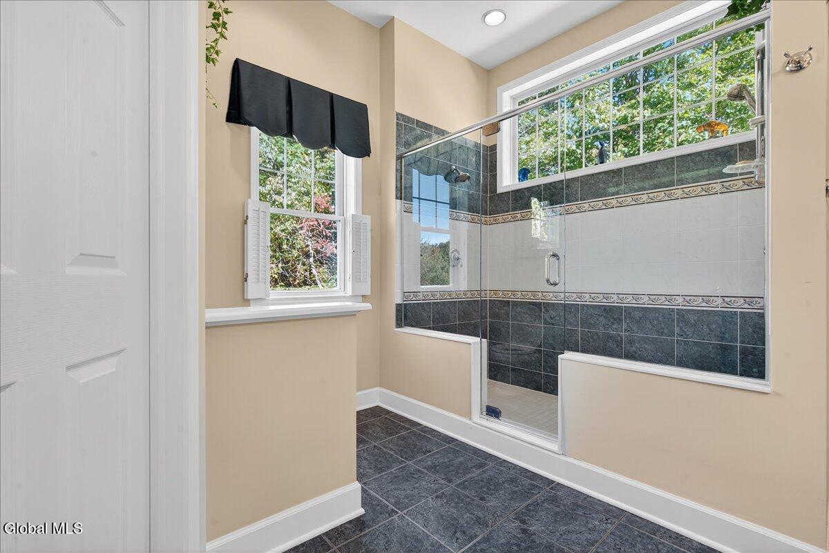 19 Highview Way Halfmoon, NY 12118 - Photo 38 of 76 2 Shower Heads!