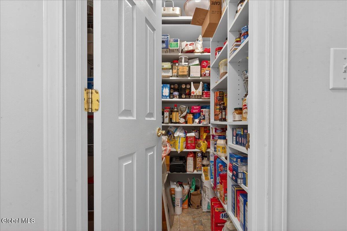 19 Highview Way Halfmoon, NY 12118 - Photo 42 of 76 Walk in Pantry!