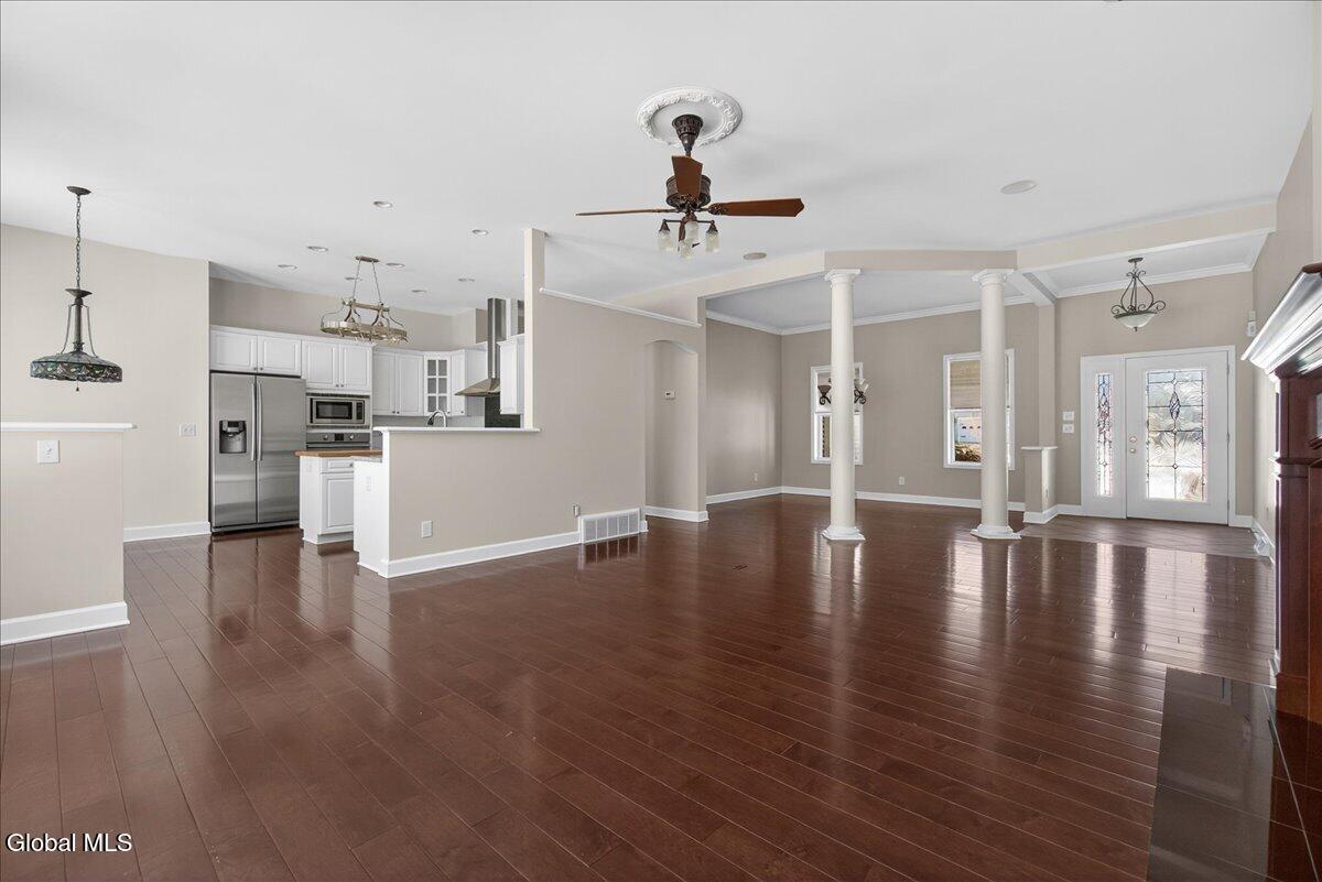 19 Highview Way Halfmoon, NY 12118 - Photo 7 of 76 UN-STAGED LIVING ROOM!