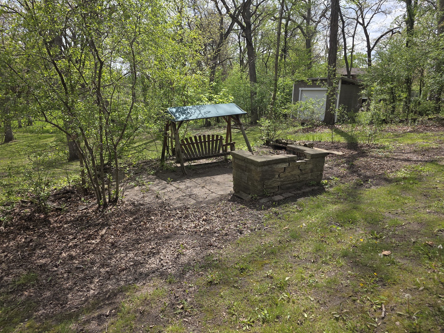 809 Ridgeland Street Fox River Grove, IL 60021 - Photo 41 of 50 a view of a backyard with plants and large trees