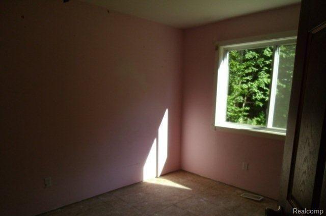 7629 Hency Road Kingsley, MI 49649 - Photo 5 of 7 71447940 Bed.jpg