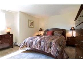 111-101 English Village Road, Unit 101 Manchester, NH 03102 - Photo 2 of 4 Gallery Image 2