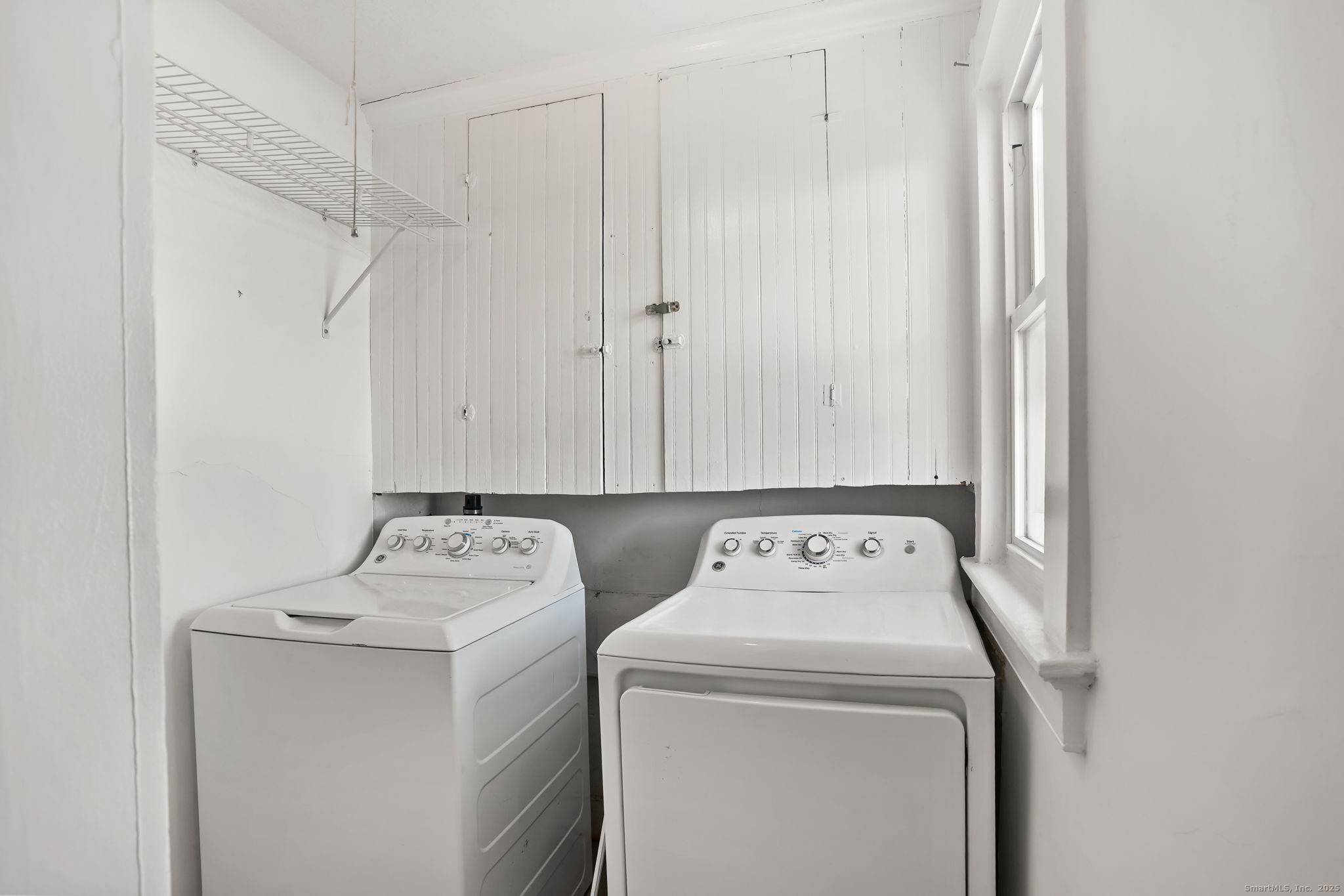 7 George Street, Unit 2 Torrington, CT 06790 - Photo 8 of 11 a utility room with dryer and washer