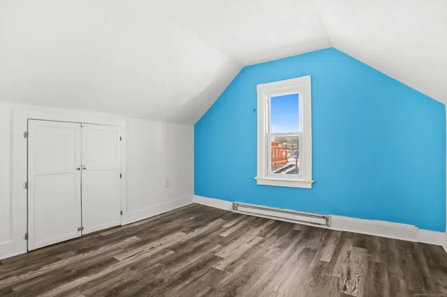 a view of empty room with window