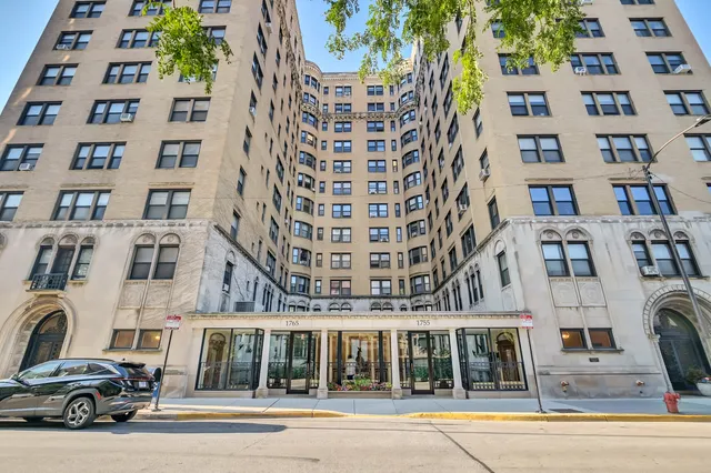 $230,000 | 1755 East 55th Street, Unit 301, Chicago, IL 60615