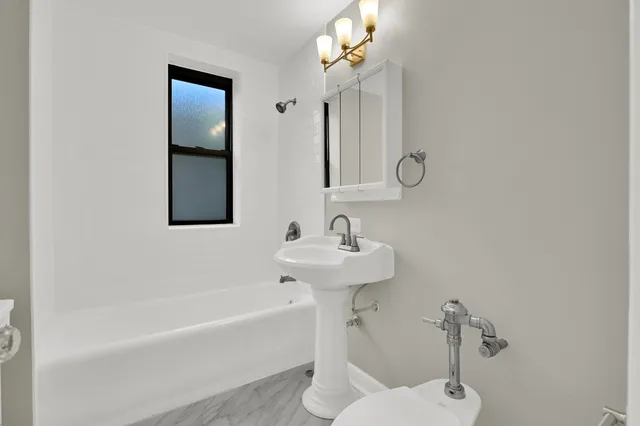 $230,000 | 1755 East 55th Street, Unit 301, Chicago, IL 60615