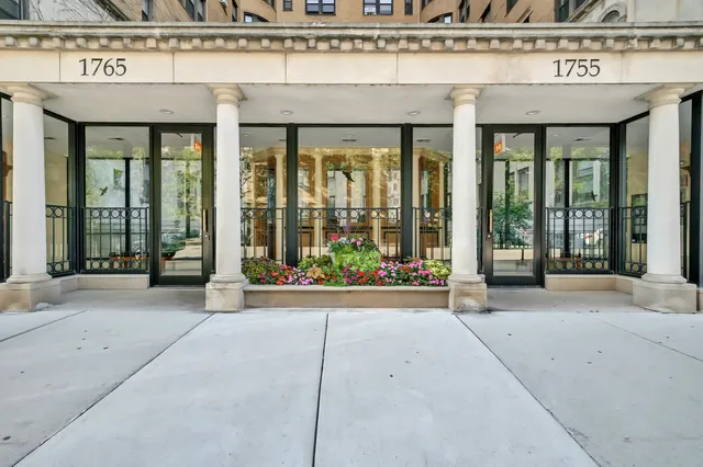 $230,000 | 1755 East 55th Street, Unit 301, Chicago, IL 60615