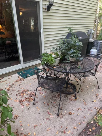 $375,000 | 1325 Laurel Oaks Drive, Streamwood, IL 60107