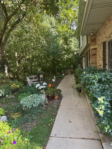 $375,000 | 1325 Laurel Oaks Drive, Streamwood, IL 60107