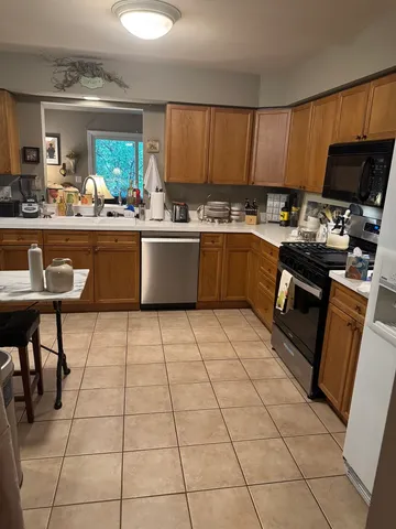 $375,000 | 1325 Laurel Oaks Drive, Streamwood, IL 60107