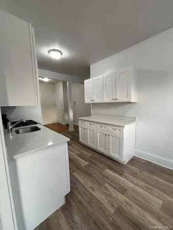 $2,695 | 159 Main Street, Unit 2C, Huntington, NY 11743