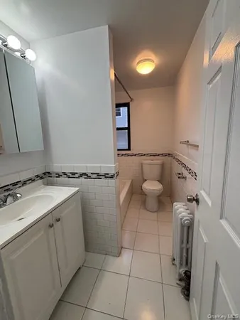 $2,695 | 159 Main Street, Unit 2C, Huntington, NY 11743