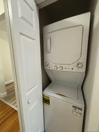 $2,695 | 159 Main Street, Unit 2C, Huntington, NY 11743