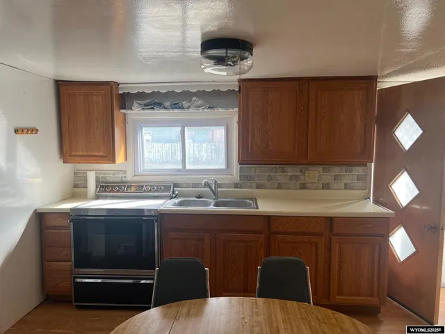 $139,000 | 502 West State Street, Rawlins, WY 82301