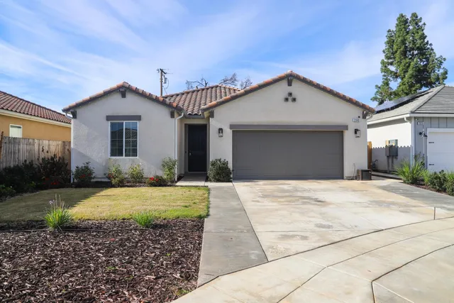 $499,999 | 2040 Descanso Avenue, Clovis, CA 93619