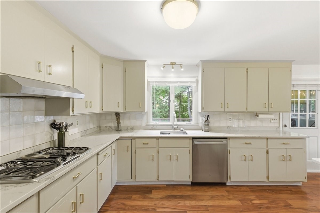 94 High Street Walpole, MA 02081 - Photo 9 of 42