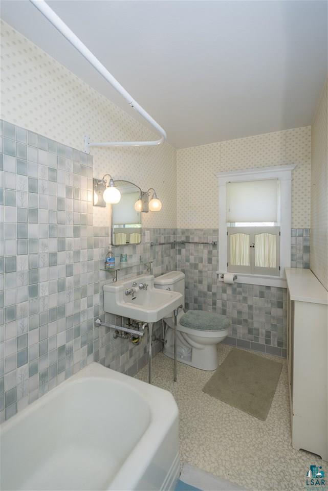 2304 Vermilion Road Duluth, MN 55803 - Photo 9 of 15 Gallery Image 9