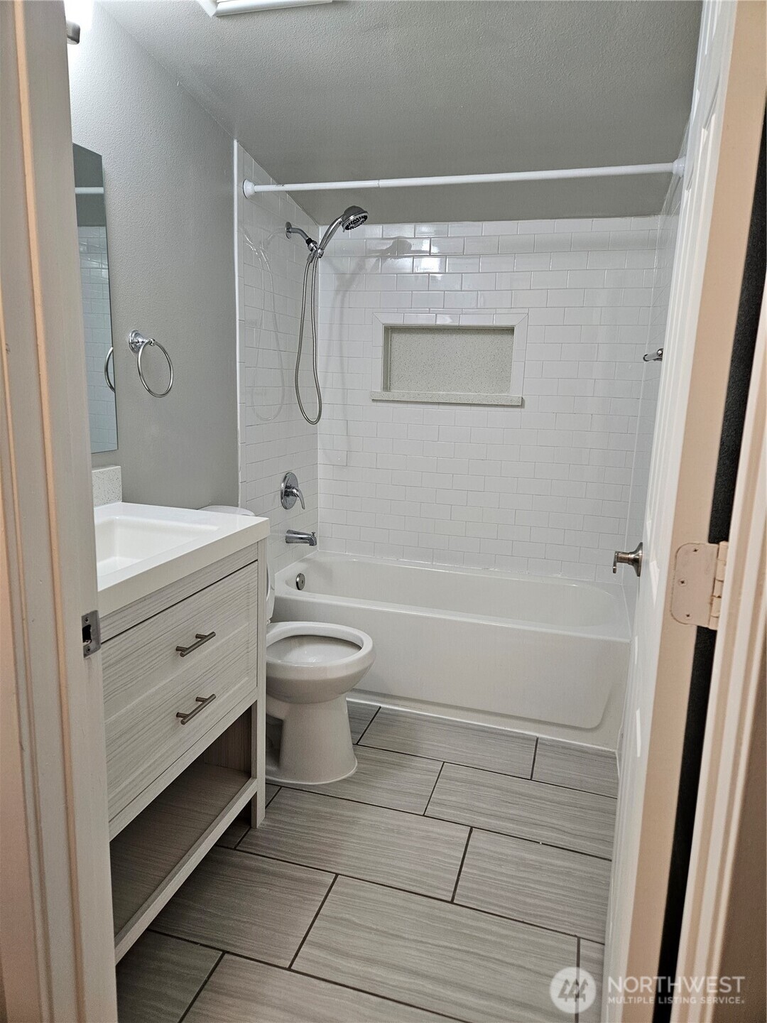 803 Dayton Avenue Northeast Renton, WA 98056 - Photo 13 of 31