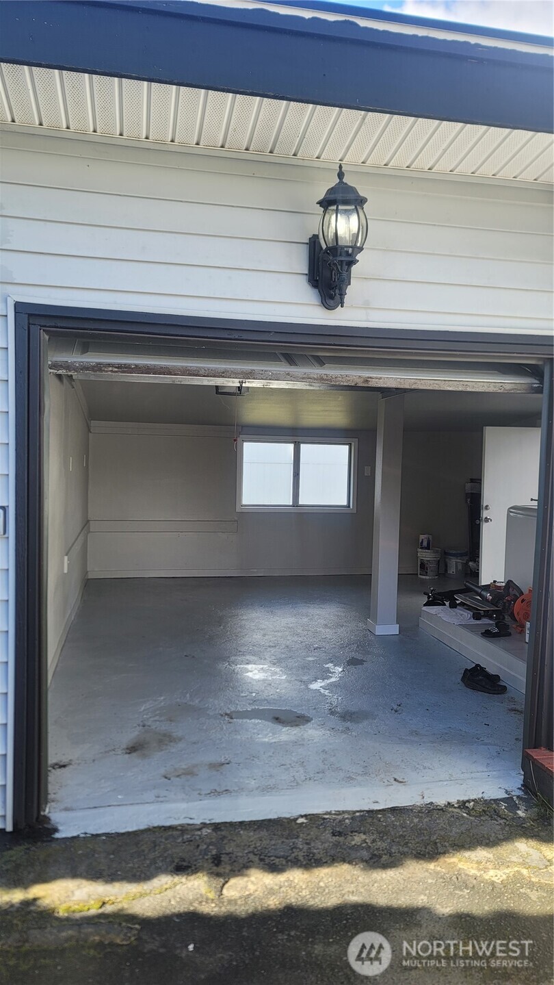 803 Dayton Avenue Northeast Renton, WA 98056 - Photo 17 of 31