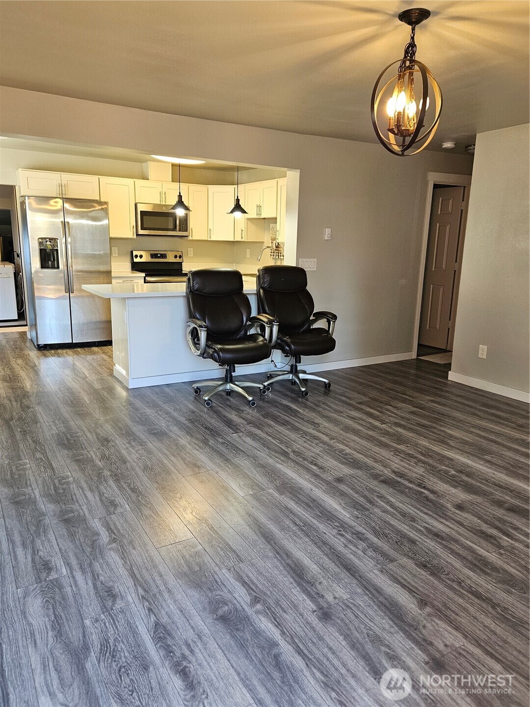 803 Dayton Avenue Northeast Renton, WA 98056 - Photo 7 of 31