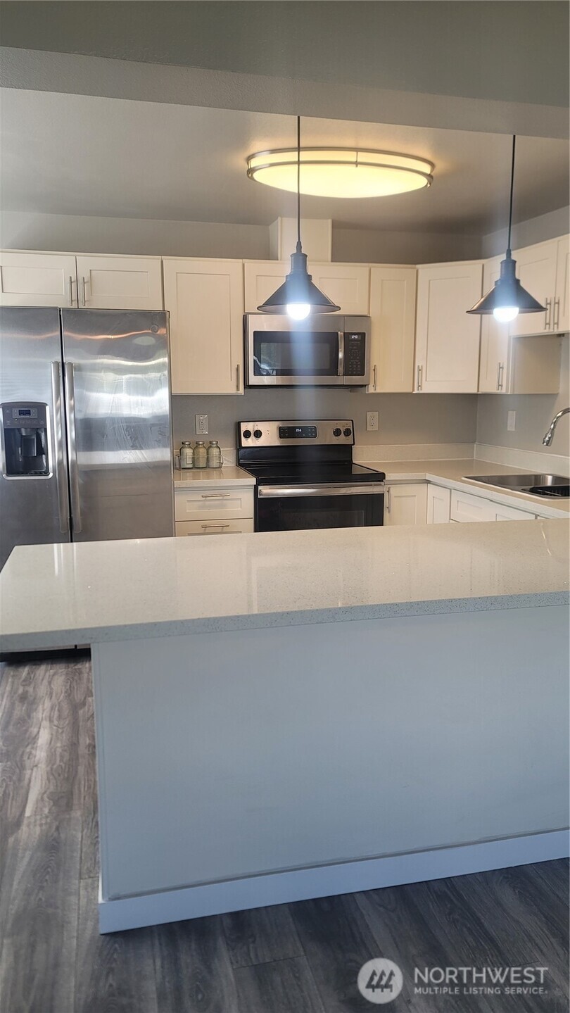 803 Dayton Avenue Northeast Renton, WA 98056 - Photo 10 of 31