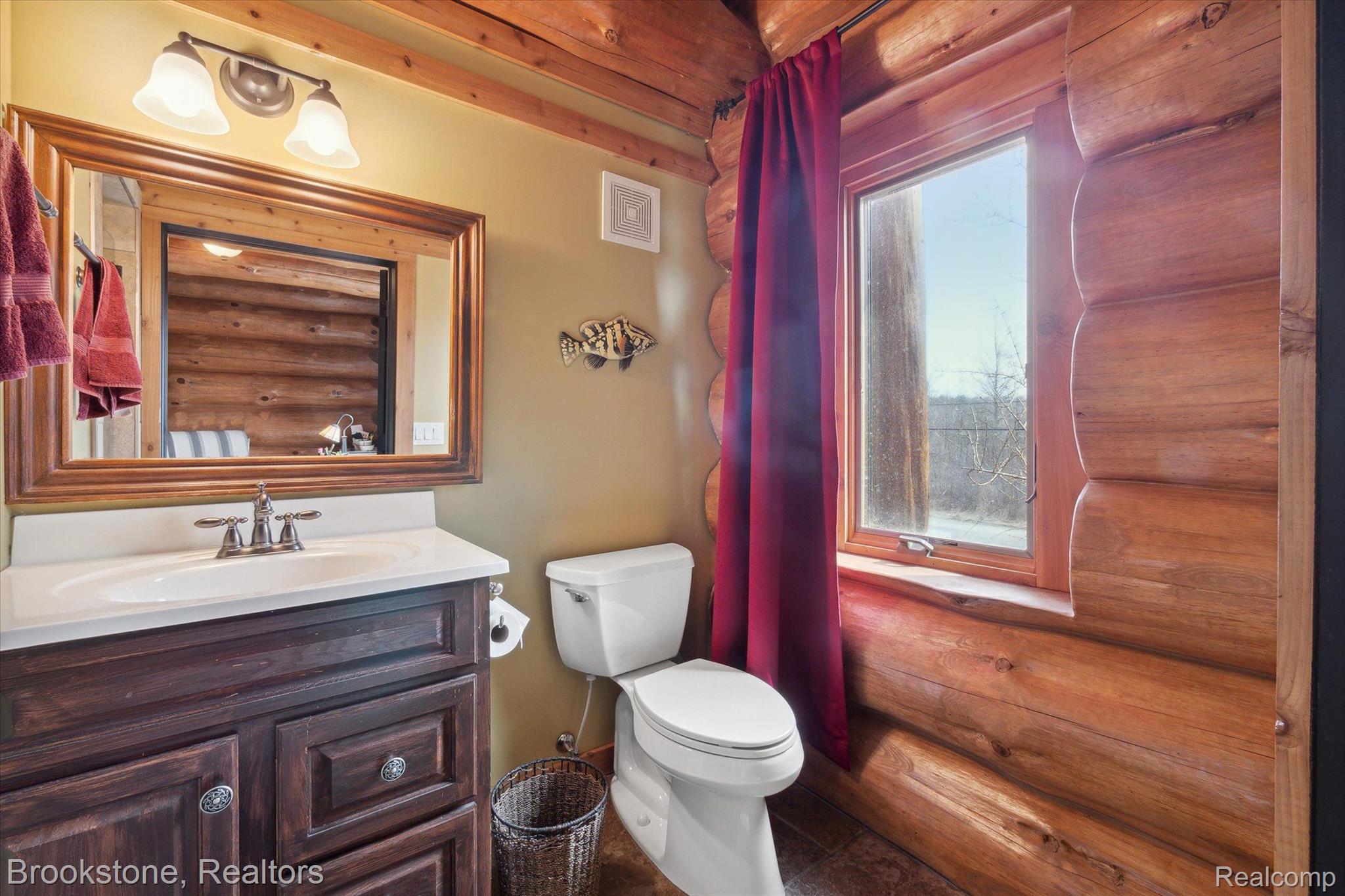 8695 Ellis Road Clarkston, MI 48348 - Photo 23 of 69 1st floor full bathroom