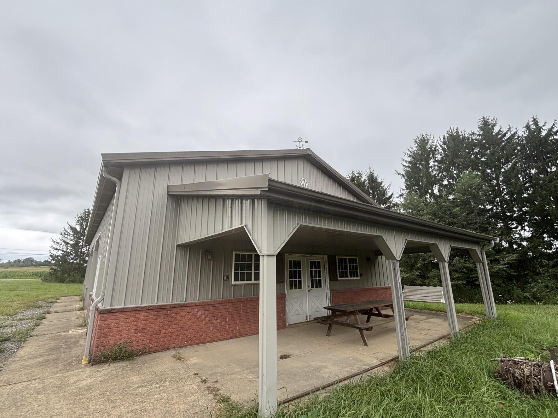 2017 Hazelton-Etna Road Southwest Alexandria, OH 43001 - Photo 8 of 39 .
