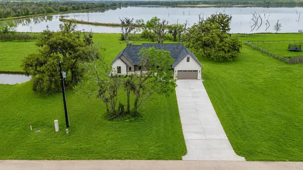 $559,900 | 250 Pony Trail, Angleton, TX 77515
