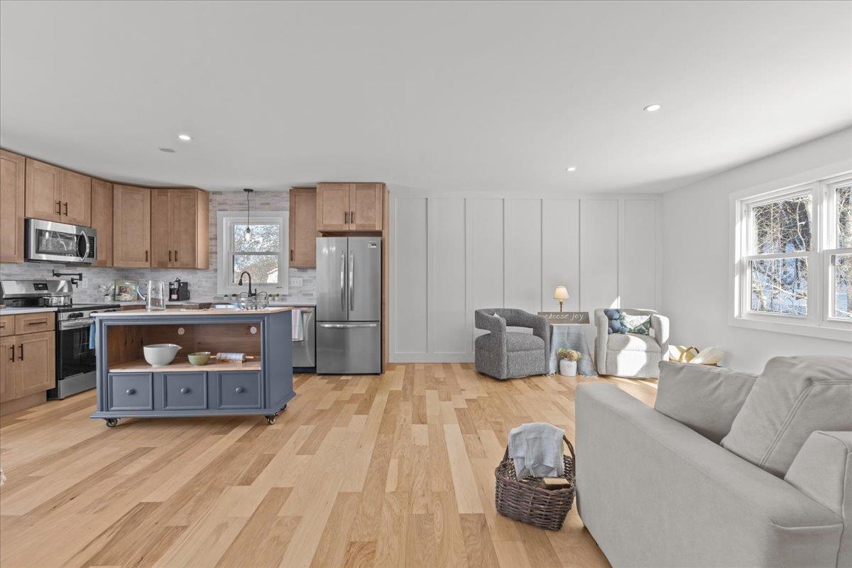 434 Browns River Road Essex, VT 05452 - Photo 5 of 39