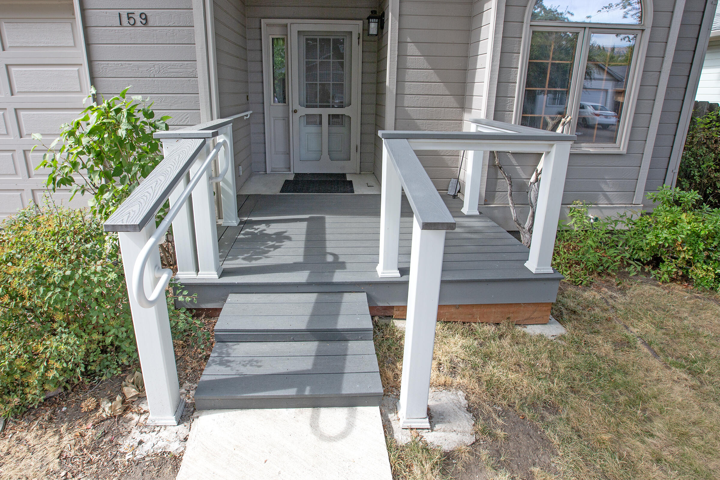 159 North Wightman Street Ashland, OR 97520 - Photo 3 of 22 Front porch