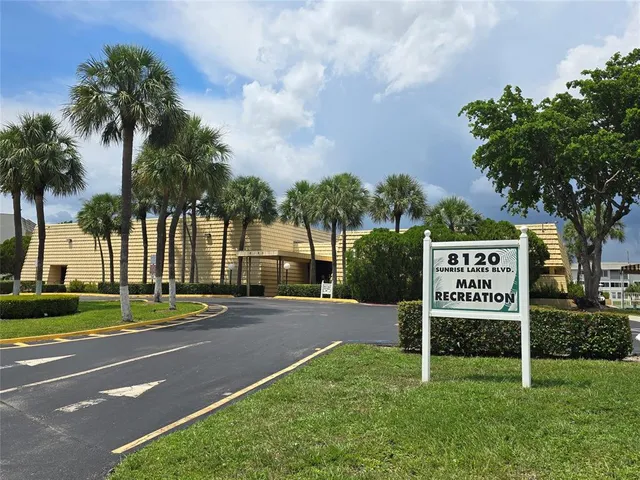 $1,600 | 8225 Sunrise Lakes Boulevard, Unit 303, Sunrise, FL 33322