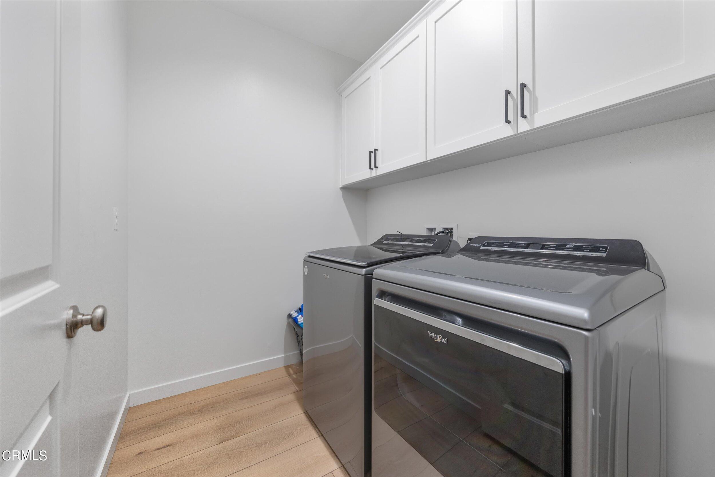 7405 Emerald Green Avenue Bakersfield, CA 93313 - Photo 35 of 39 a utility room with dryer and washer