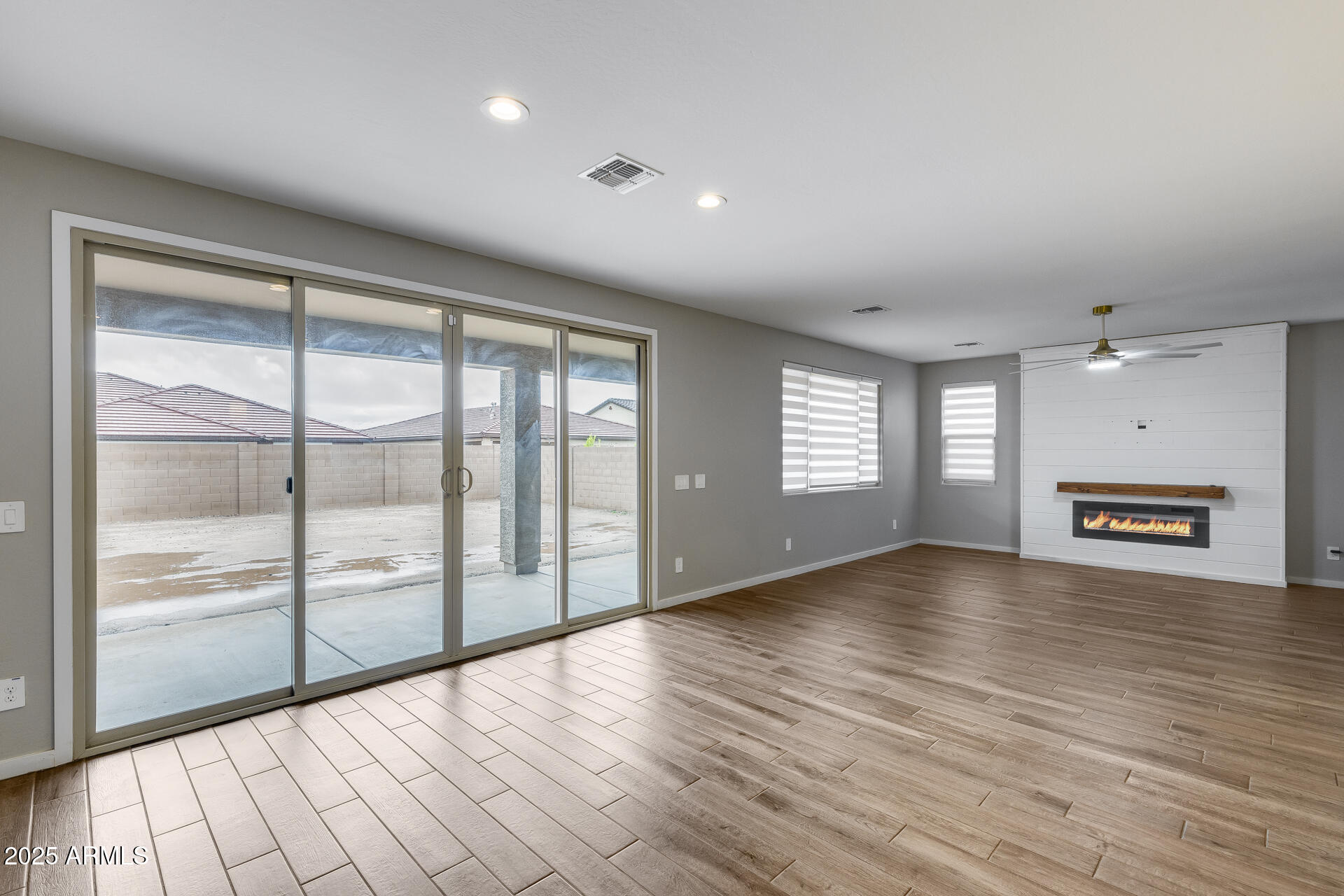 17635 West Red Fox Road Surprise, AZ 85387 - Photo 24 of 59 31