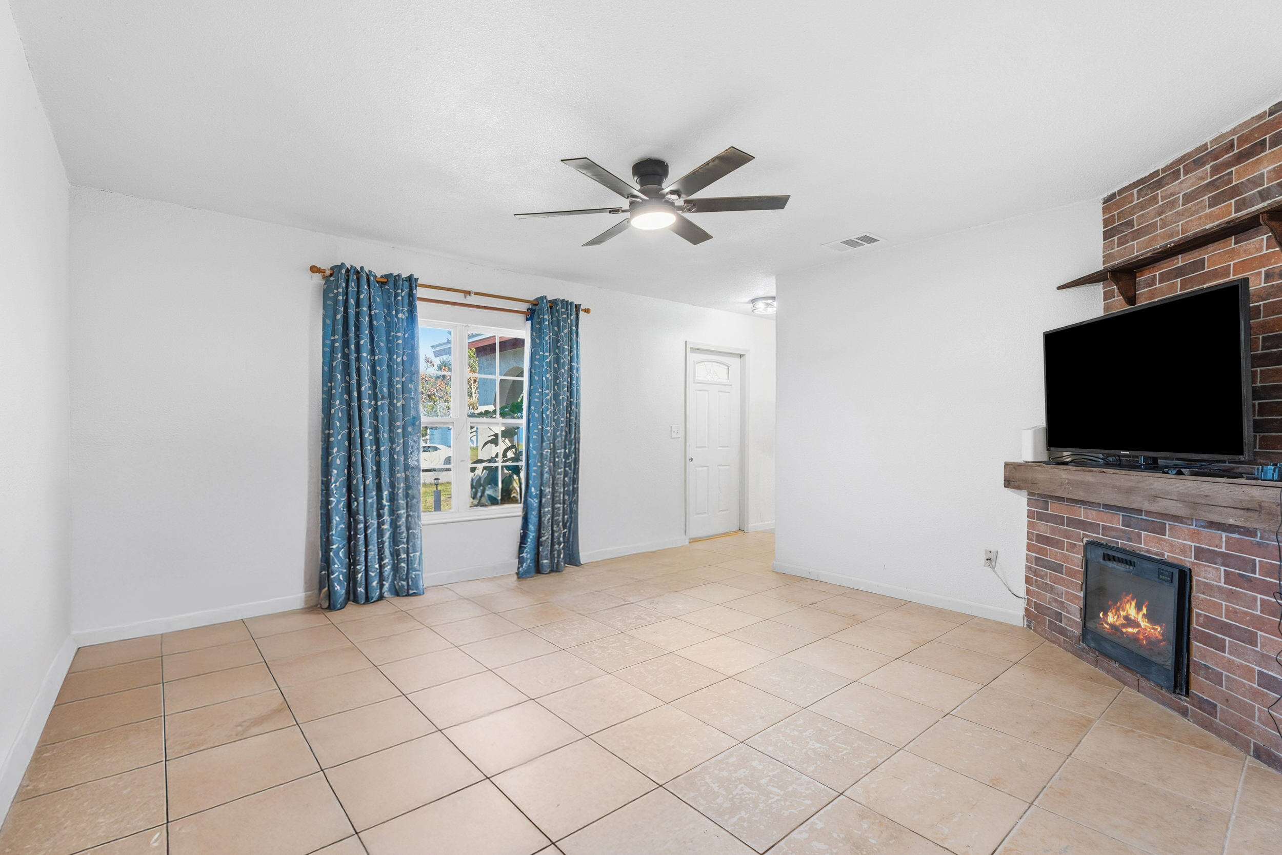 244 Southwest Cherryhill Road Port St. Lucie, FL 34953 - Photo 10 of 39 21_smg06464.1