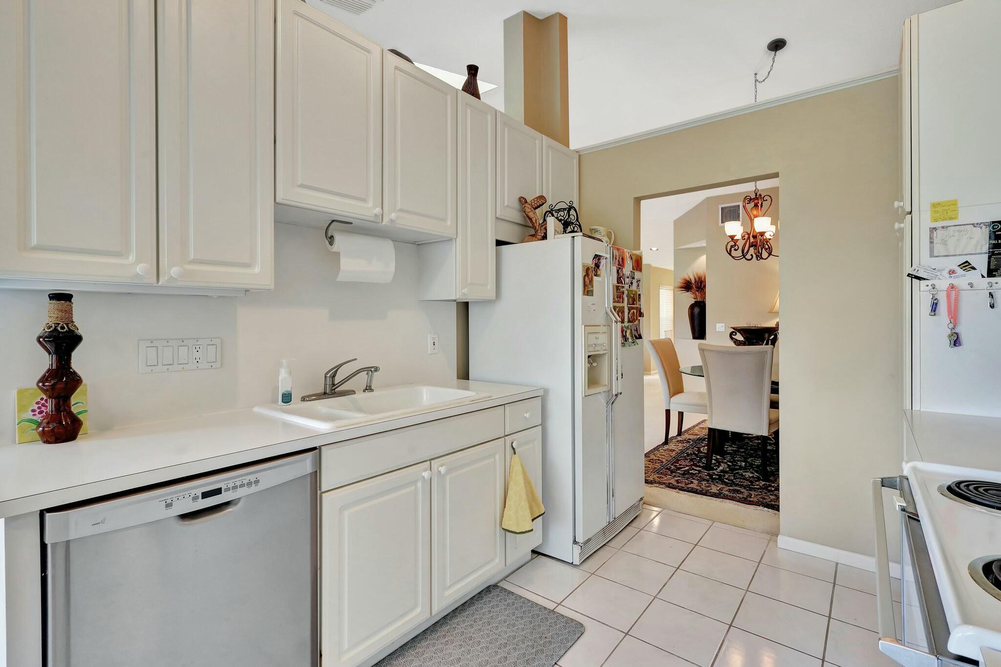 17051 Emile Street, Unit 7 Boca Raton, FL 33487 - Photo 18 of 47 tempImaged8tUAf