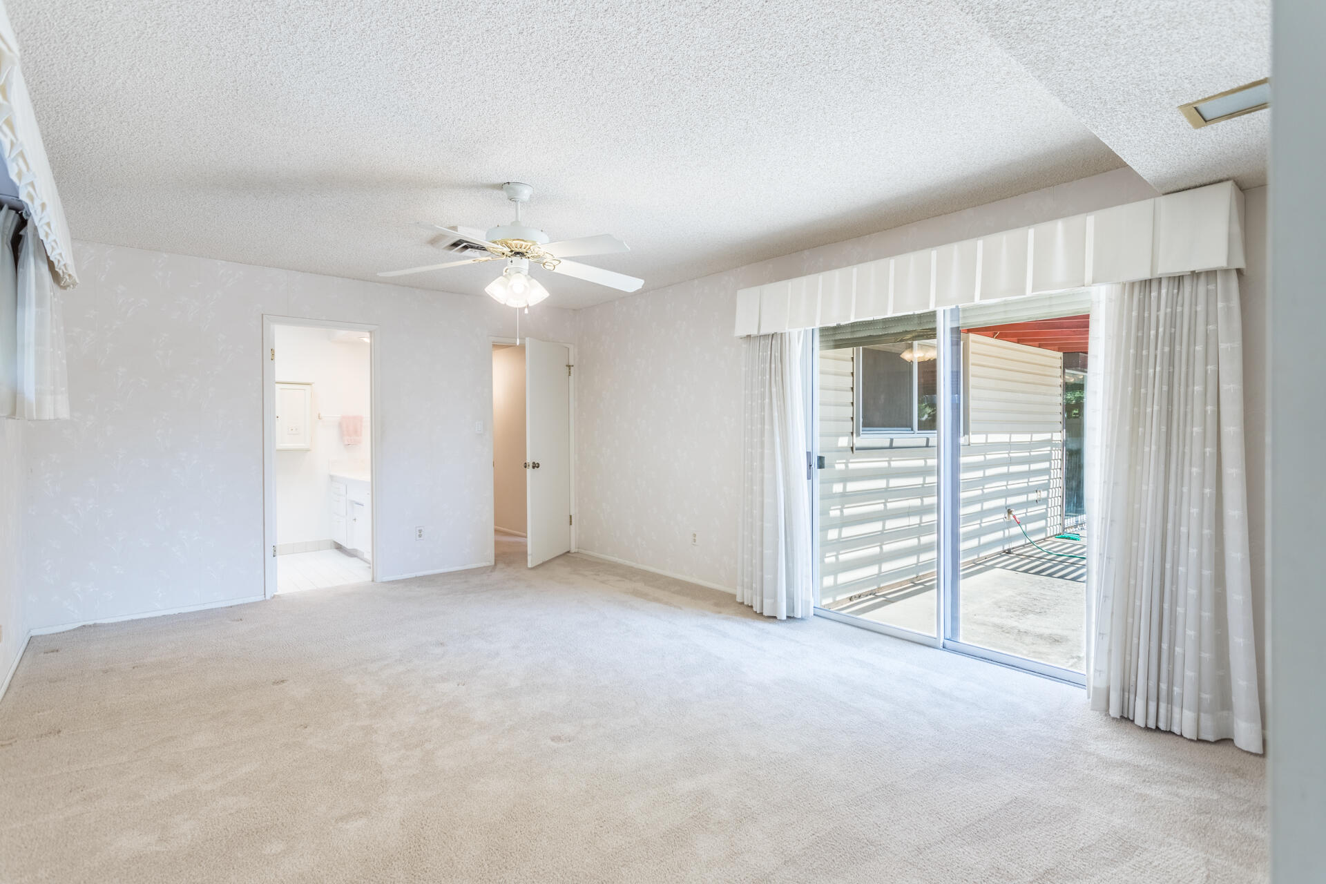 4125 Oro Street Redding, CA 96001 - Photo 17 of 52 Primary Bedroom