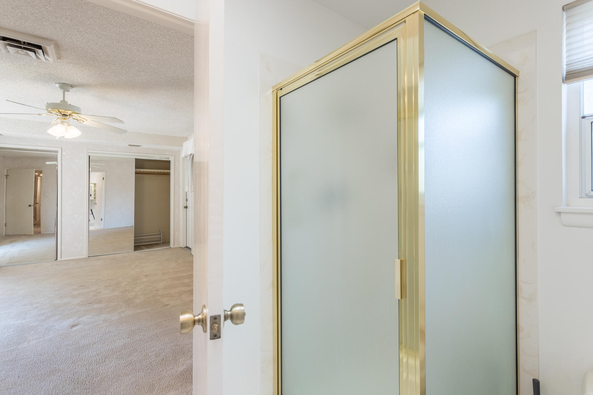 4125 Oro Street Redding, CA 96001 - Photo 19 of 52 En'Suite Shower