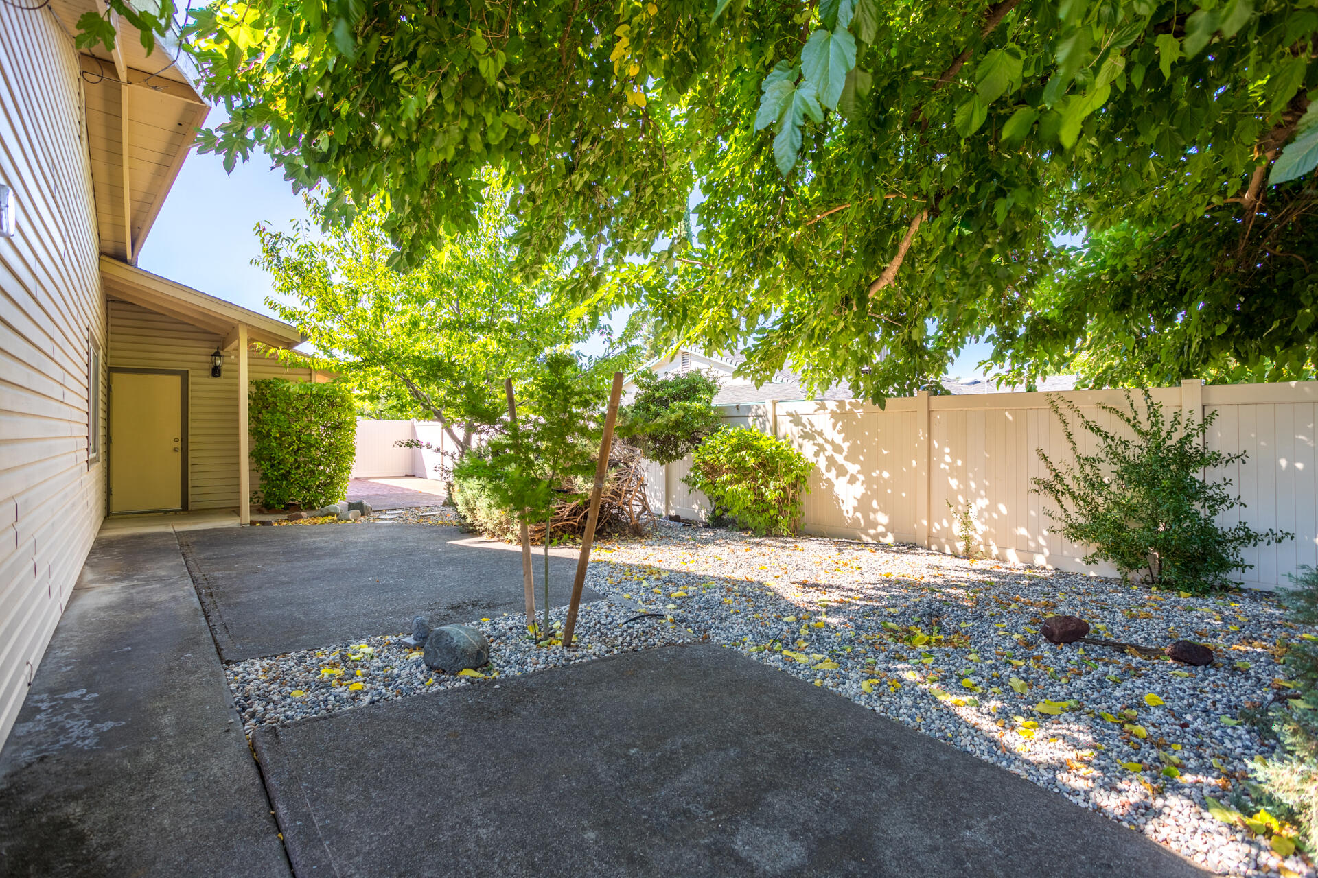 4125 Oro Street Redding, CA 96001 - Photo 39 of 52 Side yard