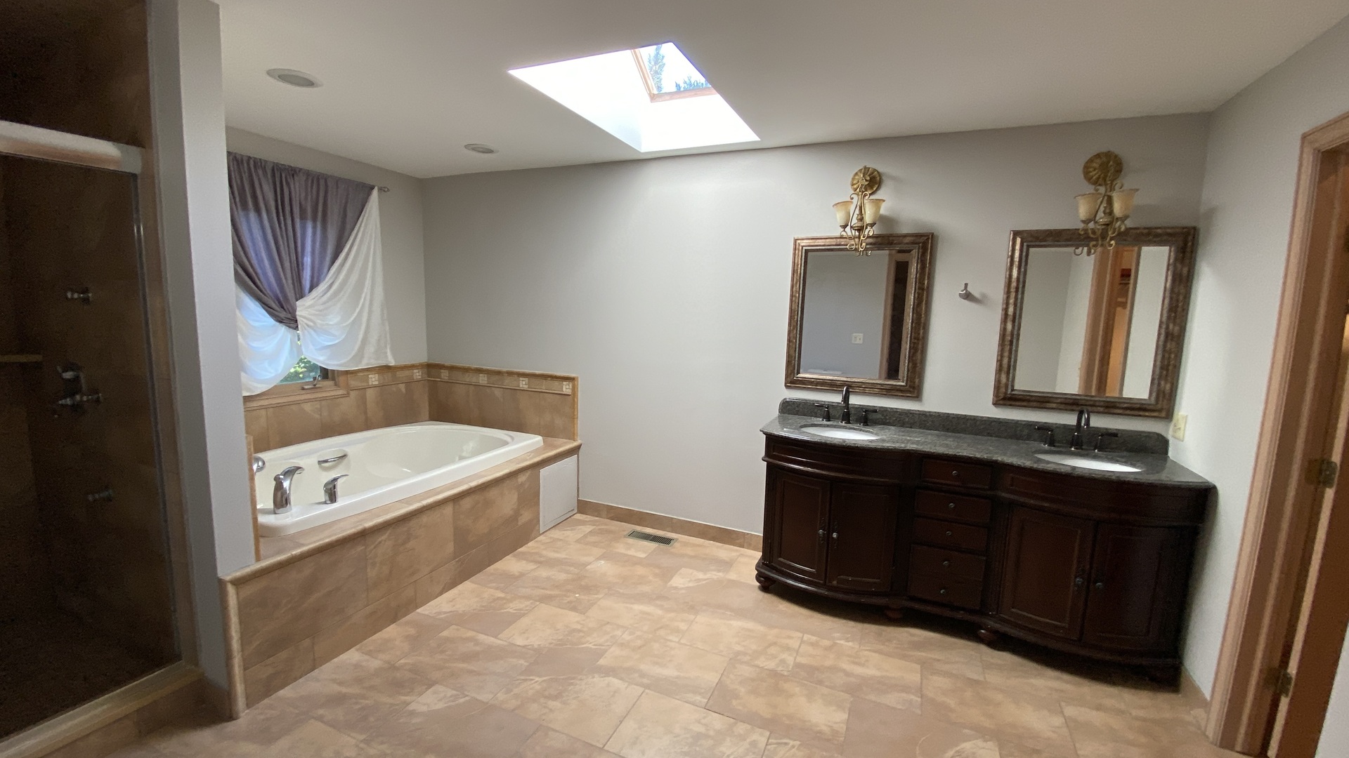 817 Turnbridge Circle Naperville, IL 60540 - Photo 29 of 42 a bathroom with a bathtub double vanity sink and a mirror