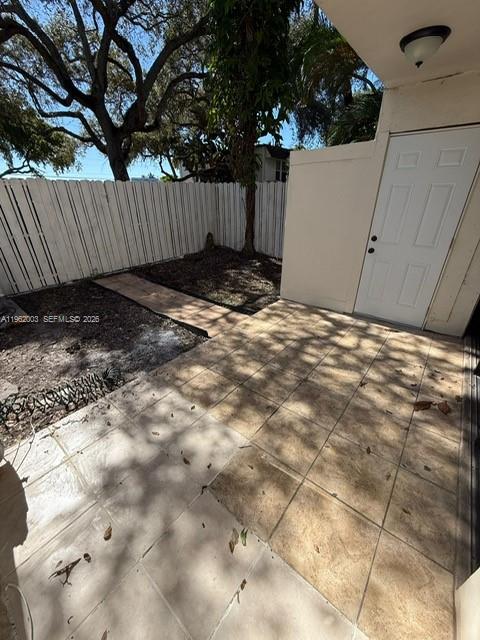 3326 Farragut Street, Unit 6D Hollywood, FL 33021 - Photo 20 of 25 a view of a backyard of the house