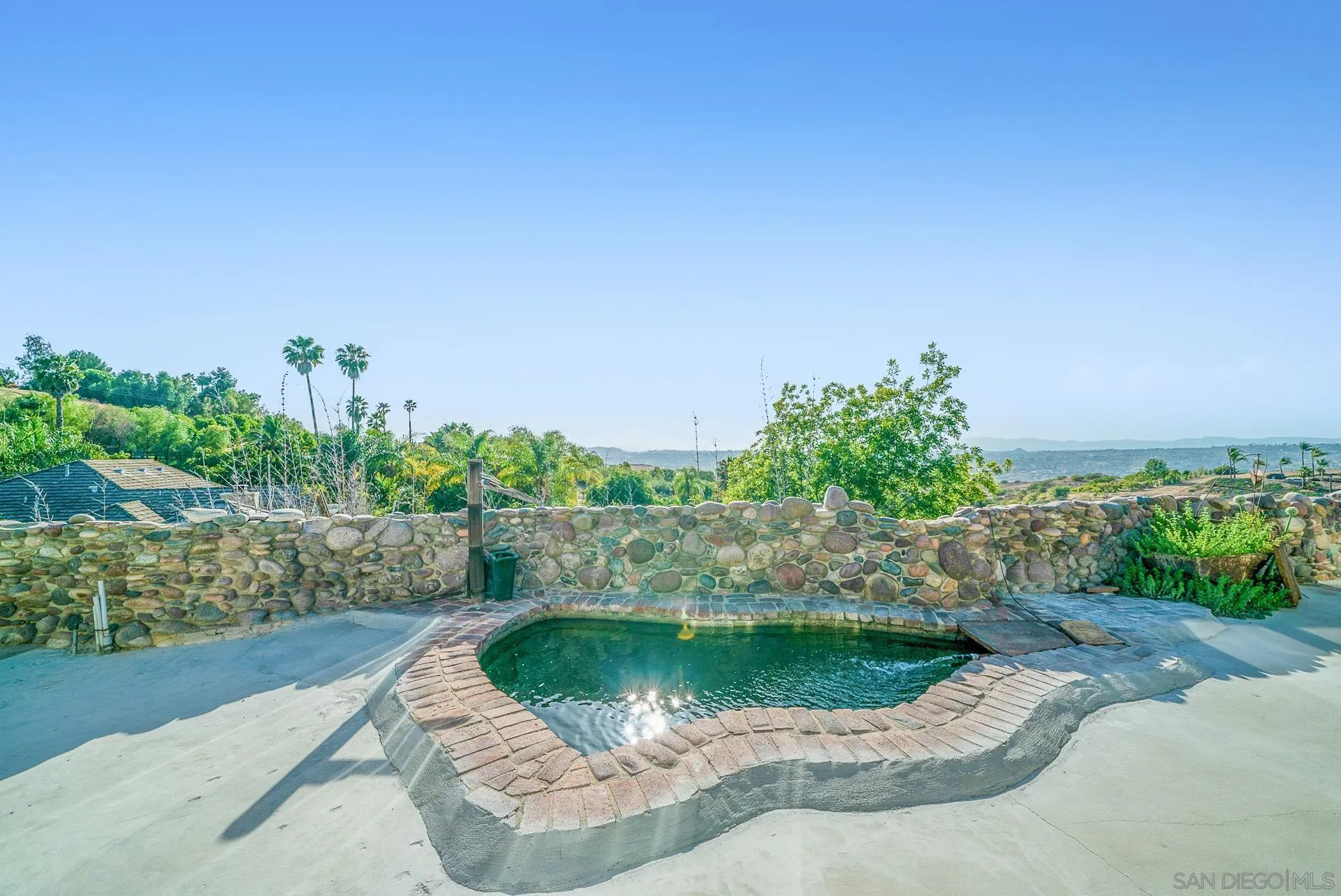 32070 Vía Vera Bonsall, CA 92003 - Photo 47 of 51 a view of a bird bath