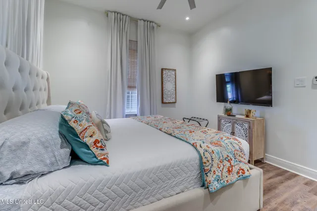 $2,000 | 699 Dunbar Avenue, Unit 303, Bay St. Louis, MS 39520